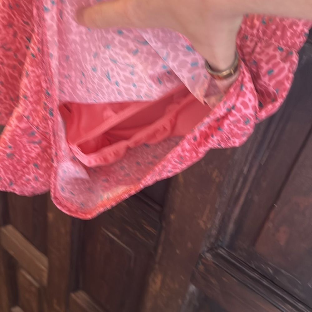 NWT! Nike Women’s Vibrant Pink Patterned Shorts - Picture 5 of 5
